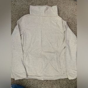 Vineyard Vines sweatshirt